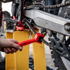 W612 - K2 Chain cleaning brush - Βούρτσα καθαρισμού αλυσίδας
